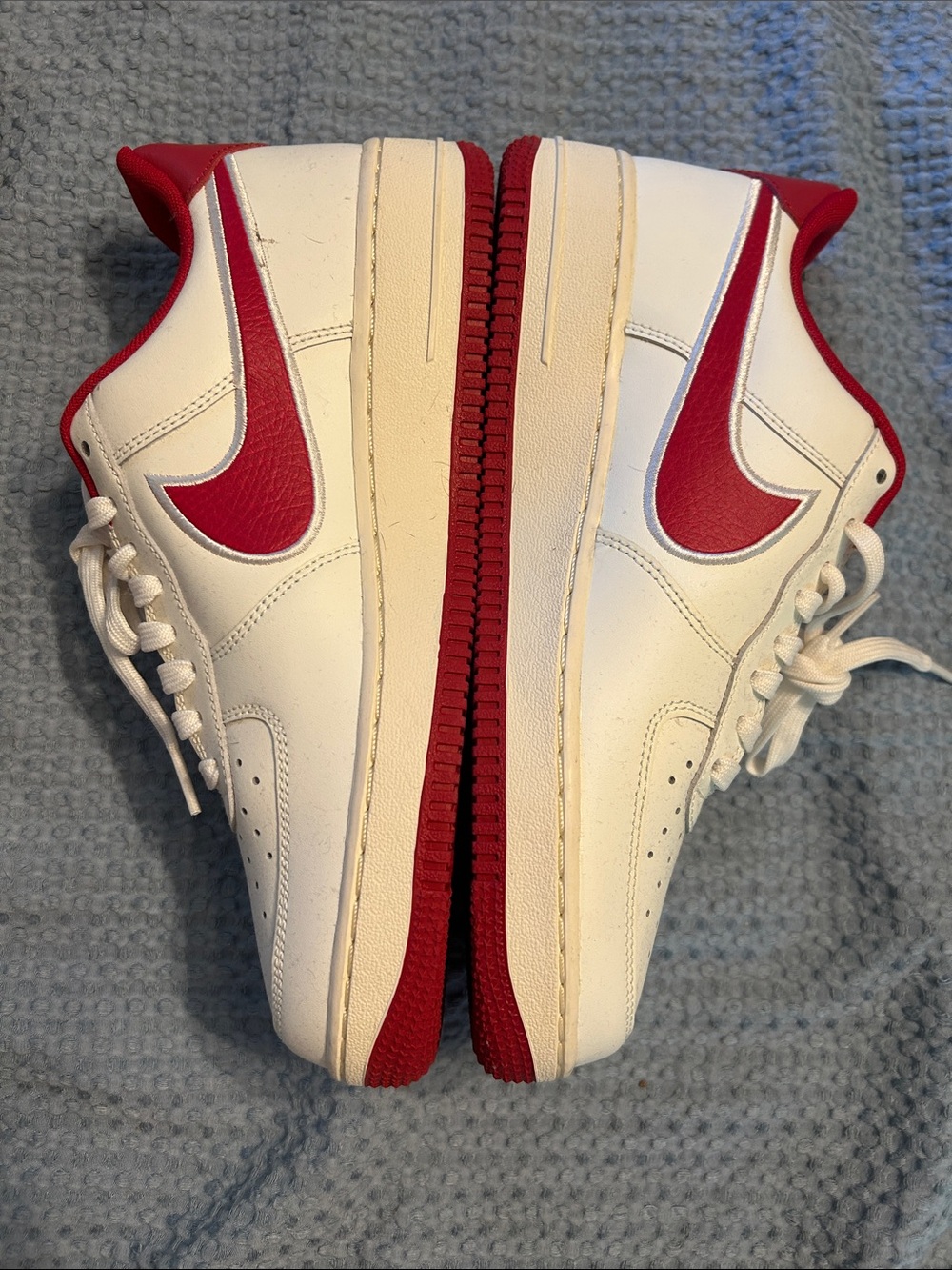 Nike Men’s White and Red Low-Top Sneakers